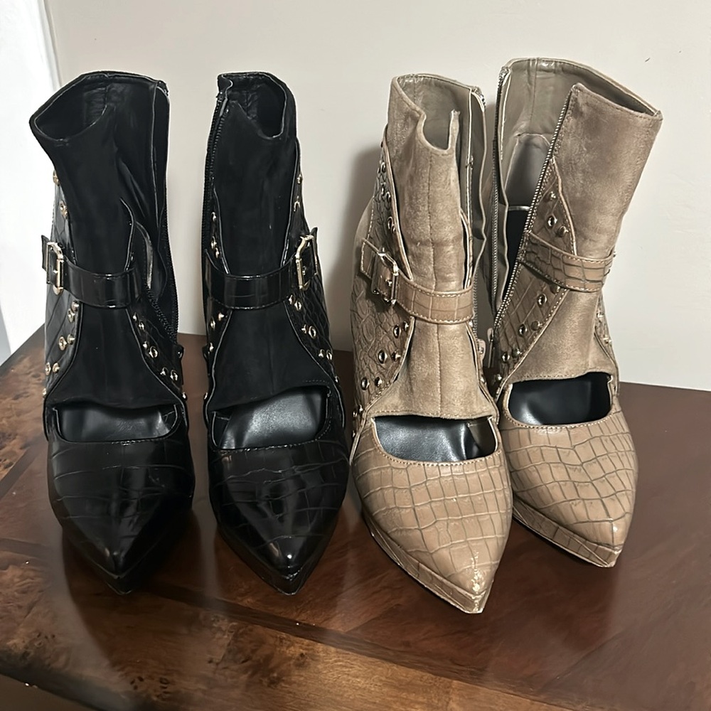 Rimi Brand
Color Black (One Pair)
Color Tan (Second Pair)
Size 9
Material Suede